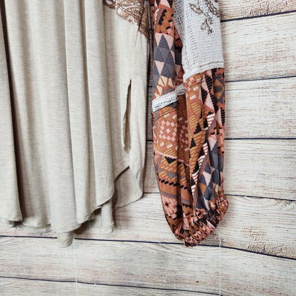 Gimmicks by BKE Brown and Cream Tunic Top - Picture 4 of 16